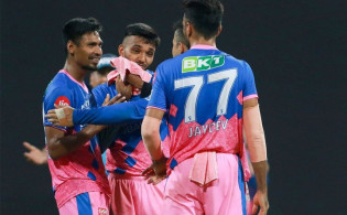 ২২ রানে ২ উইকেট নিয়ে মুস্তাফিজ দলের সেরা বোলার