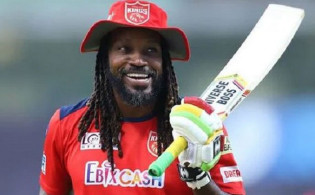 আইপিএলের ইতিহাস পাল্টে দিল বুড়ো গেইল