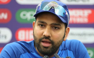 কোহলীদের কাছে হেরে দলের ব্যাটসম্যানদের দোষারোপ করলো রোহিত শর্মা