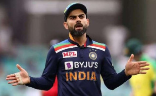 নতুন রেকর্ড গড়ে ১০ হাজারি ক্লাবে এবার যুক্ত হলো কোহলির নাম