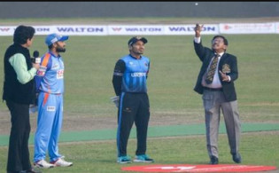 টসে জিতে ফিল্ডিংয়ের সিধান্ত নিলেন মুমিনুলরা