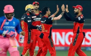 ব্যাটিং ব্যর্থতায় ব্যাঙ্গালোরকে মাঝারী রানের টার্গেট দিলো মুস্তাফিজরা