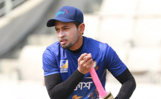 রানের বন্যায় ভাসিয়ে দিলেন মুশফিক-মুমিনুল