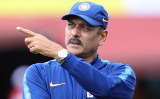 সবাইকে অবাক করে সর্বকালের সেরা অধিনায়কের নাম জানালেন শাস্ত্রী