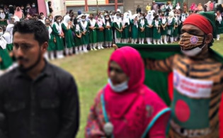 দুইশ নারী ভক্তকে যে উপহার দিলেন আশরাফুল