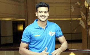 আমলার সম্পর্কে যে মন্তব্য করলেন তাসকিন