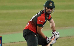 ১৮ ওভারের খেলা শেষ,দেখেনিন সর্বশেষ স্কোর