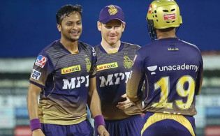 অধিনায়ক মরগানকে বাদ দিয়ে সাকিবকে খেলানোর দাবি