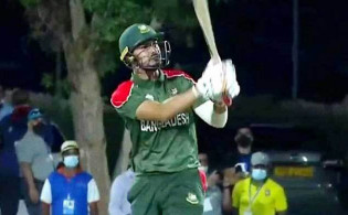 ৬,৬,৬,৬,৪,৪ আবারও শামীম সোহানের ব্যাটিং ঝড়