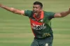 আউট,আউট,আউট, শুরুতেই উইকেট তুলে নিলেন তাসকিন, দেখেনিন সর্বশেষ স্কোর