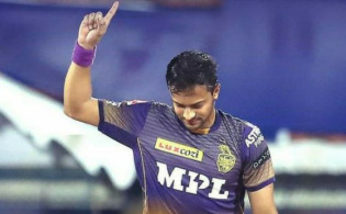 মাঠে নেমে প্রথম ওভারে মাত্র ১ রান দিলেন সাকিব,সর্বশেষ স্কোর
