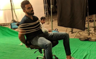 যে কারনে দড়ি দিয়ে বাঁধা হলো কোহলিকে নিজের টুইটারে জানালেন কষ্টের কথা