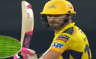 ১৯ ওভারের খেলা শেষ হলো চেন্নাইয়ের সর্বশেষ স্কোর