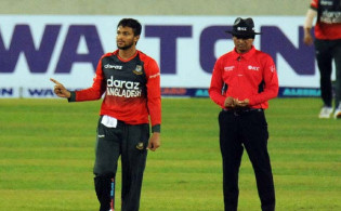 আজ ২ উইকেট নিতে পারলে তিনটি বিশ্ব রেকর্ড গড়বেন সাকিব