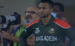 ১৯ ওভার শেষ,সর্বশেষ স্কোর