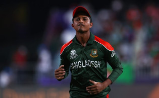একের পর এক উইকেট হারিয়ে টাইগারদের কাছে অসহায় স্কটিশরা,সর্বশেষ স্কোর