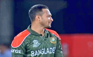 উইকেট আর উইকেট, উইকেটের বন্যায় বিশ্বরেকর্ড গড়লেন সাকিব
