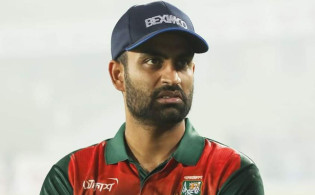 যে ক্রিকেটারকে একাদশে না দেখে অবাক তামিম