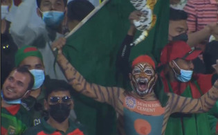 ১৯ ওভারের খেলা শেষ,দেখেনিন সর্বশেষ স্কোর