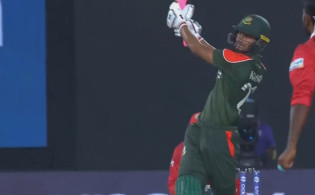 ৪,৪,৬,ব্যাটিং ঝড় তুলেছে টাইগাররা সর্বশেষ স্কোর
