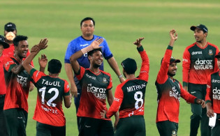মাঠে নামার আগেই বাংলাদেশকে সাবধান করে দিলেন : ওমানের অলরাউন্ডার