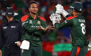 মুশফিক কেন ৭ নম্বরে নামলেন, জবাব দিলেন সাকিব