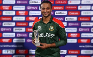 হঠাৎ করেই সাকিবকে নিয়ে স্ট্যাটাস দিলো