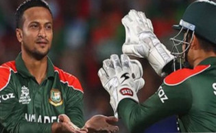 ২ ওভারে ৬ রান তারপরেও ১৬ ওভার পর্যন্ত সাকিবকে বল না দেয়ায় যা বলল কমেন্টেটর গোপাল