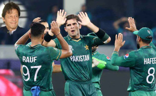 ভারতকে ১০ উইকেটে হারানো বাবর আজমদের যা বললেন প্রধানমন্ত্রী ইমরান