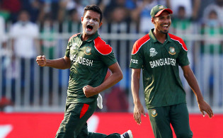 ইংল্যান্ডের ওপেনিং জুটি ভাঙলেন নাসুম