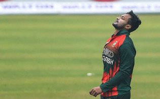 ৪র্থ বোলার হিসেবে ইতিহাস গড়লেন সাকিব