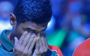খেলার মাঠেই অঝরে কাঁদলেন মাহমুদুল্লাহ,কাঁদালেন সবাইকে
