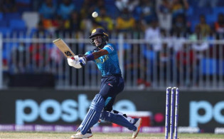 দক্ষিণ আফ্রিকাকে মাঝারী রানের টার্গেট দিলো লঙ্কানরা