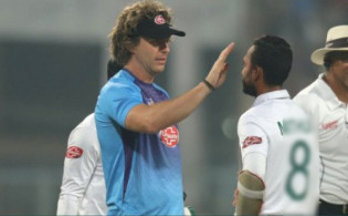 মাথায় বল লেগে হাসপাতালে টাইগার ক্রিকেটার