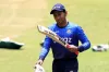 আসিফ আলীর সিএ ব্যাটটি নিয়ে শ্যাডো শট খেললেন মুশফিক