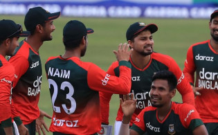 প্রথম সারির ক্রিকেটারের ইনজুরিতেও যেমন ভাবনায় আছেন ডোমিঙ্গো