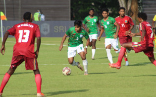 চরম উত্তেজনায় শেষ মুহূর্তের গোলে শেষ হলো বাংলাদেশের ম্যাচ