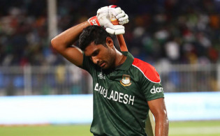 আগামীকাল টি-টোয়েন্টি ম্যাচে প্রথম ব্যাটসম্যান হিসেবে অনন্য এক রেকর্ডের সামনে দাঁড়িয়ে রিয়াদ