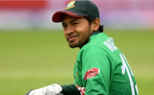 মুশফিককে গণমাধ্যমের সাথে কথা বলতে নিষেধ করলো বিসিবি