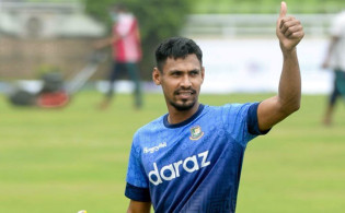 ভক্তের প্রবেশে বিপদ বাড়লো মোস্তাফিজের