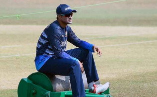 ব্রেকিং নিউজ: টেস্ট খেলা নিয়ে কঠিন সিদ্ধান্ত নিল সাকিব
