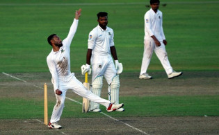 বল হাতে চমক দেখালেন মিঠুন, একাই নিলেন ৭ উইকেট