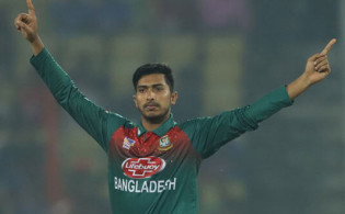 ৭ বাউন্ডারিতে ৬৫ রান, বল হাতে ৩ উইকেট নিল সৌম্য