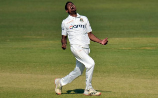 সাকিব না থাকায় সফল তাইজুল
