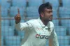 বাবরকে বোকা বানালেন মিরাজ