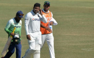 জানা গেল মাথায় আঘাত পাওয়া ইয়াসির আলীর সর্বশেষ অবস্থা