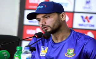 সুস্থ থাকলে ৩০০ উইকেট পেতাম: মাশরাফি