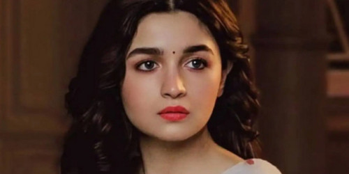 গোপন তথ্য: ১৫ মিনিট ৫ কোটি রুপি নিয়েছেন আলিয়া