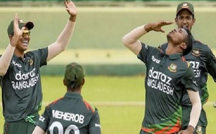 ফাইনাল: মাত্র ৫ রানে ৩ উইকেট নেই ভারতের