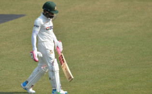 মুশফিককে হারিয়ে চা পানে গেল বাংলাদেশ